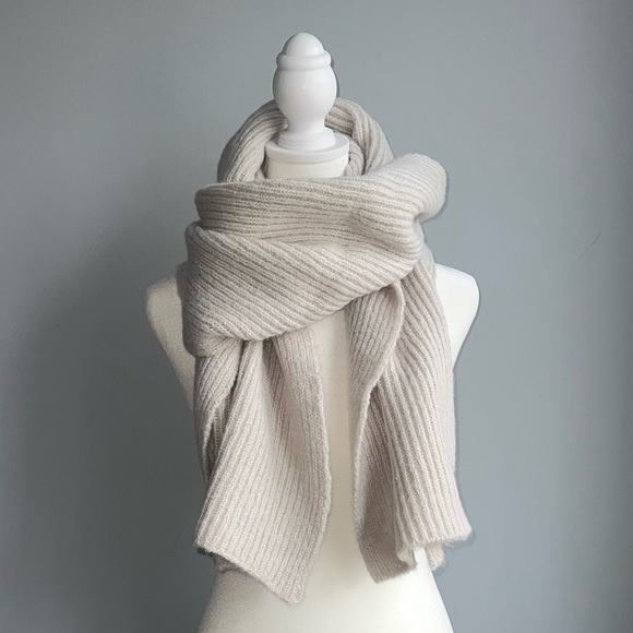 Cozy Knitted Scarf - Picture 2 of 3